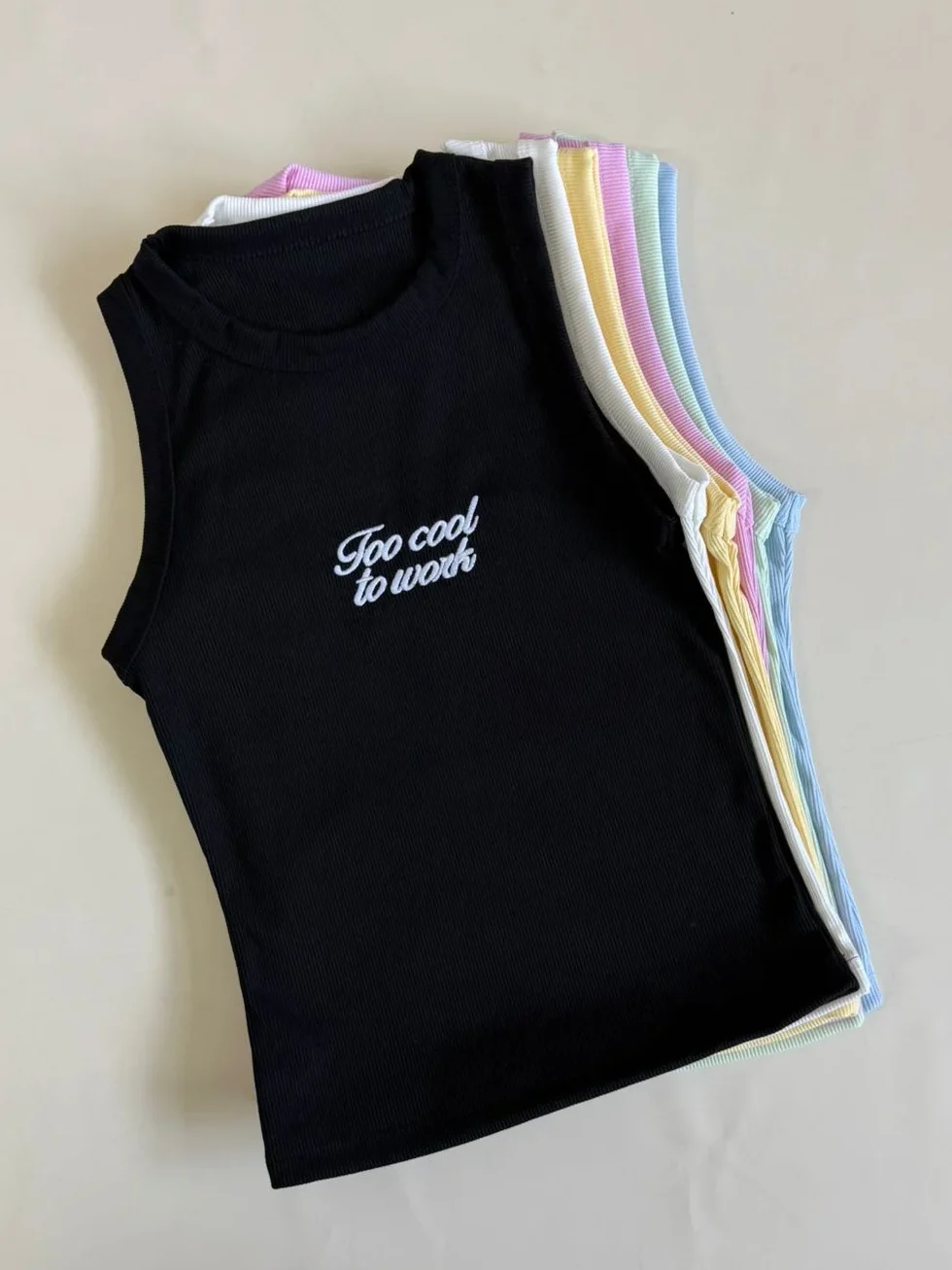Musculosa bordado «TOO COOL TO WORK» (Morley)