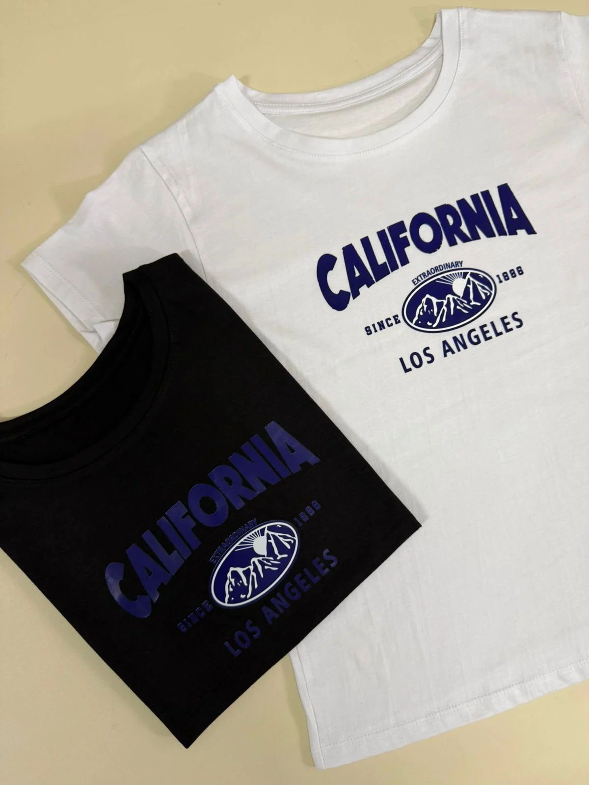 Remera estampa "CALIFORNIA" (Algodon)