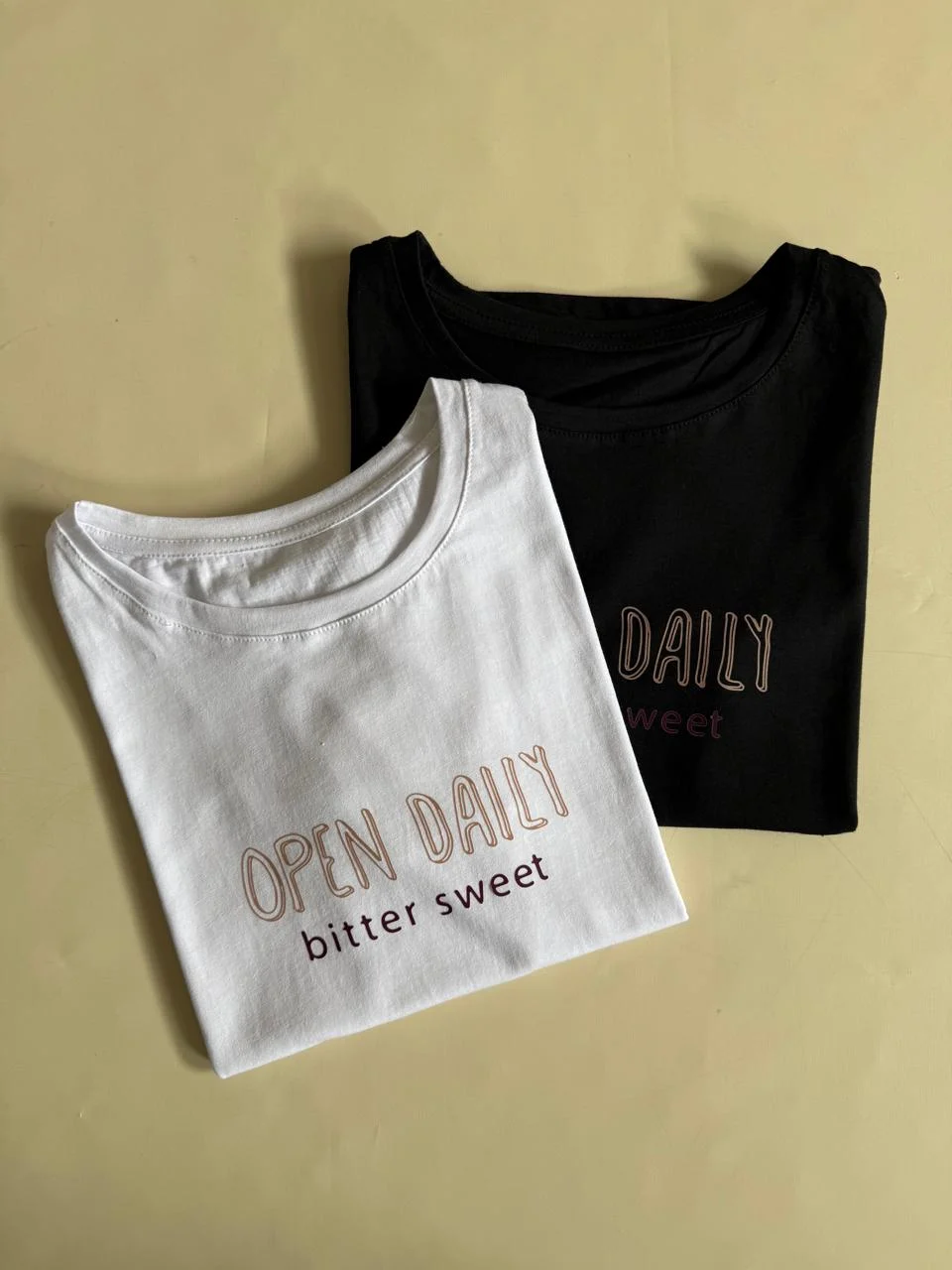 Remera estampa OPEN DAILY (Algodon)