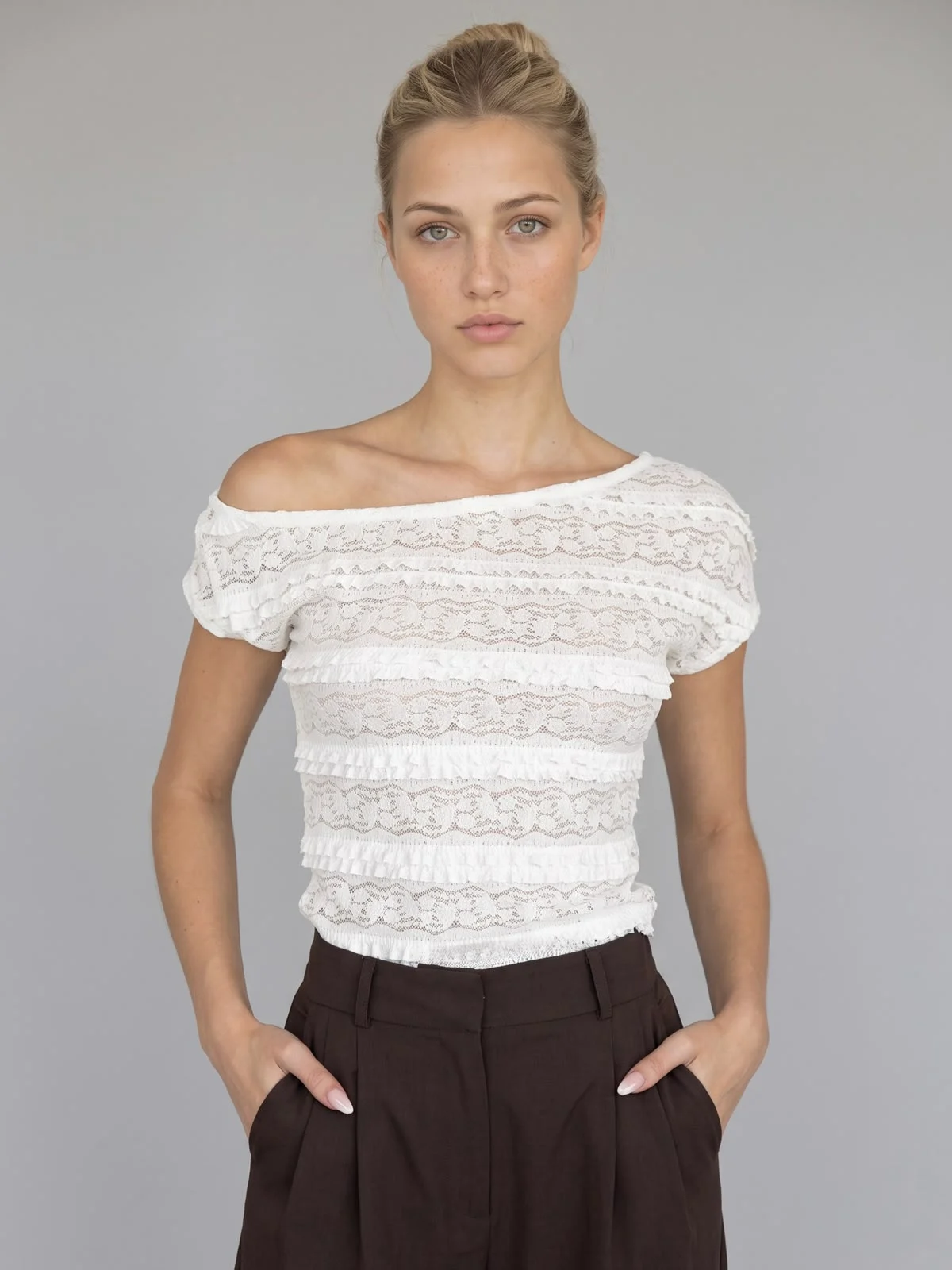 Remera HOMBRO IRREGULAR (Encaje)